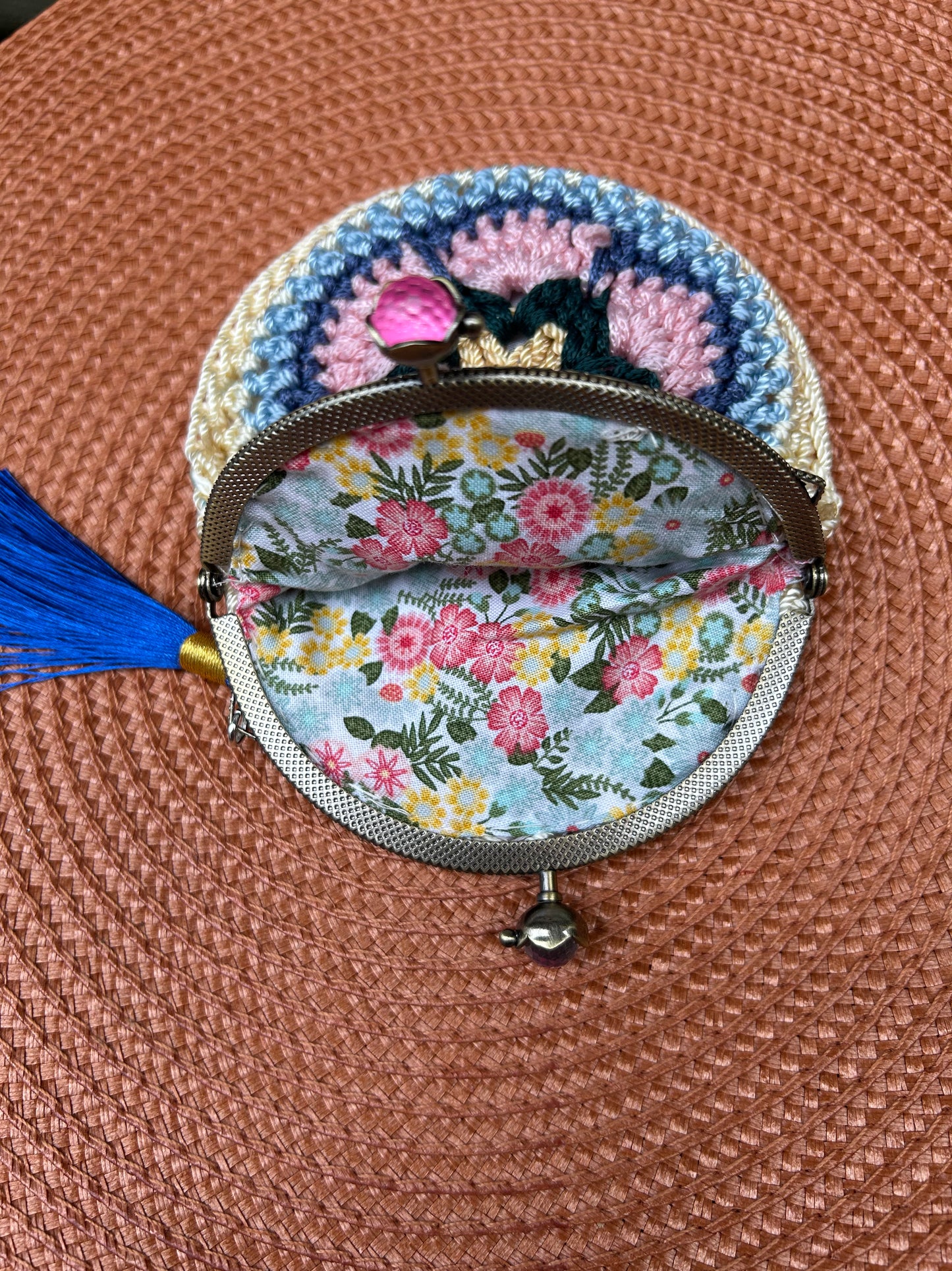 Coin purse. Flower garden