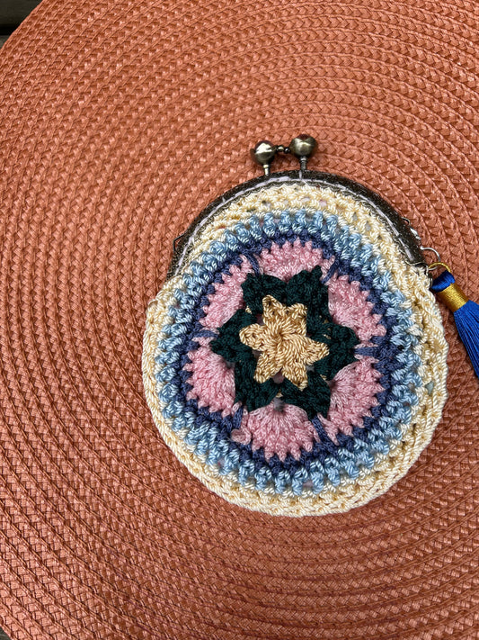 Coin purse. Flower garden