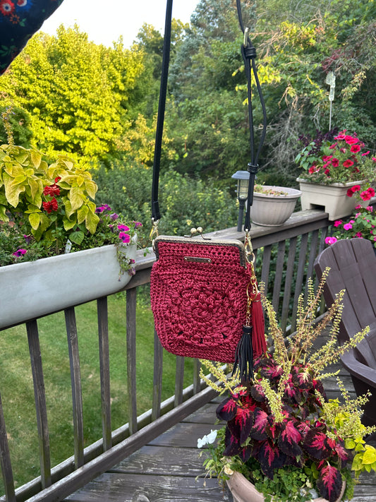 Cell phone purse. The Lady in Red